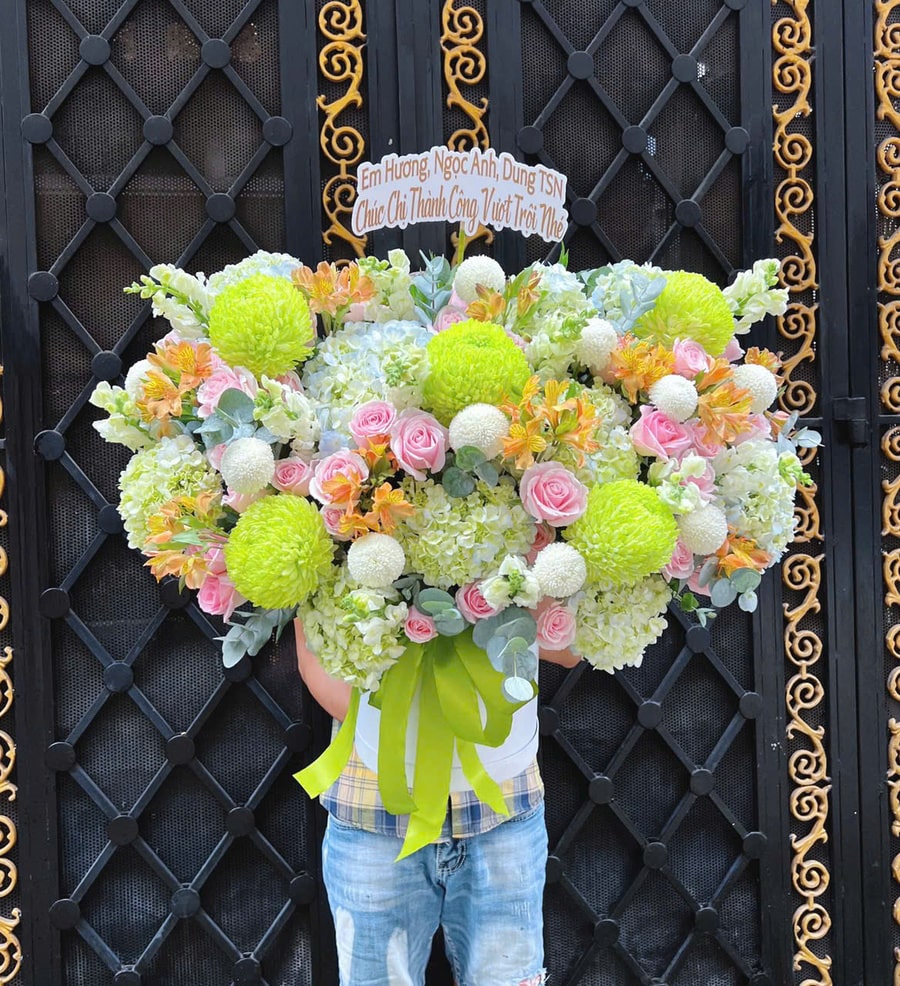 bó hoa cúc mẫu đơn