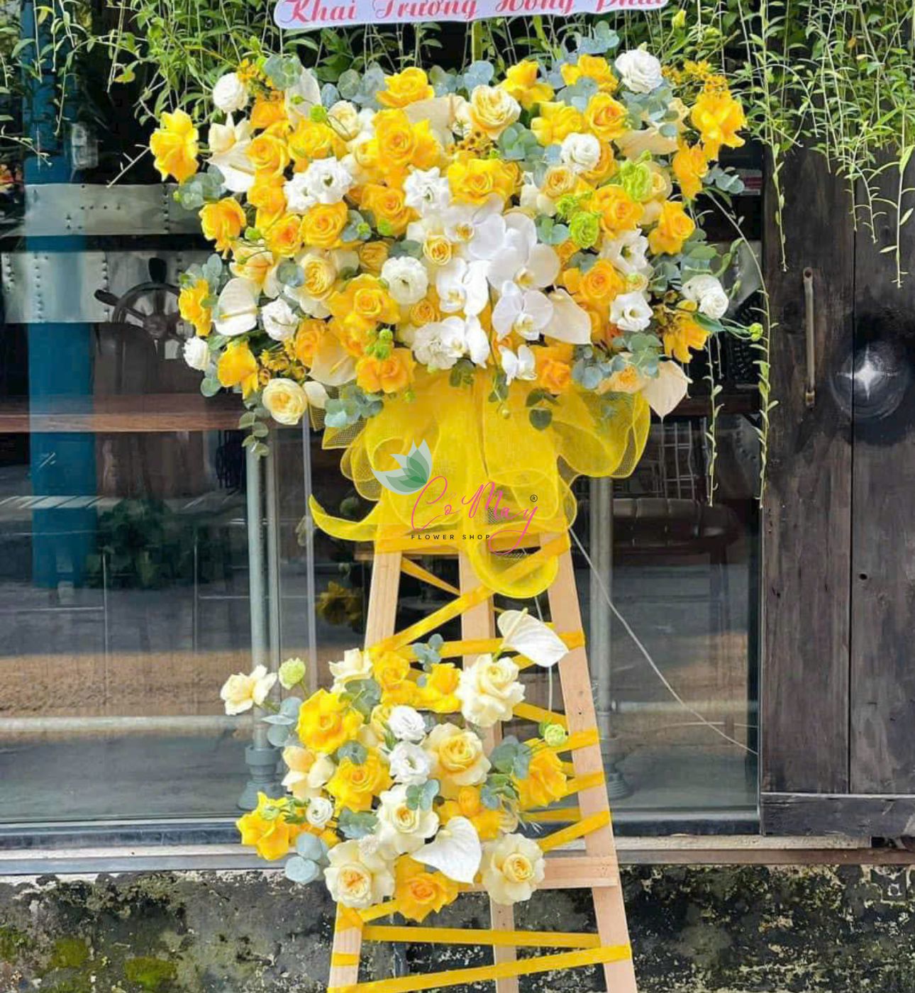 Kệ Hoa Khai Trương Sắc Vàng Thịnh Vượng - B82 1 kệ hoa khai trương sắc vàng thịnh vượng