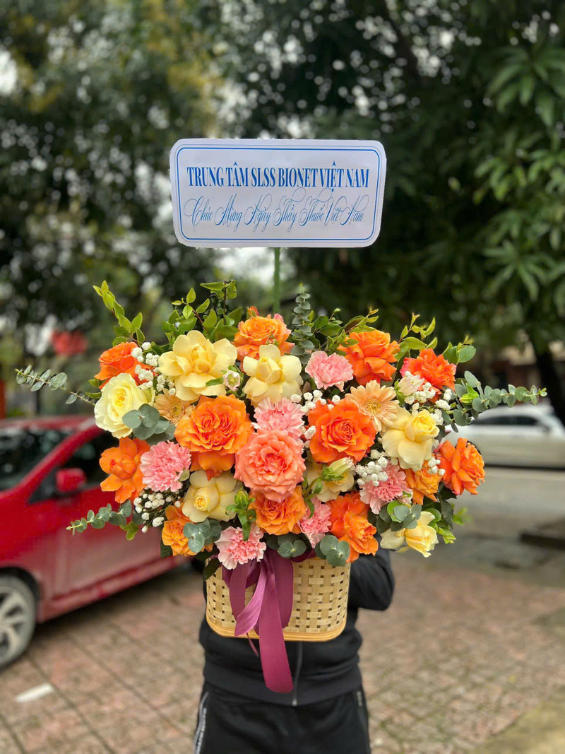 giỏ hoa chúc mừng