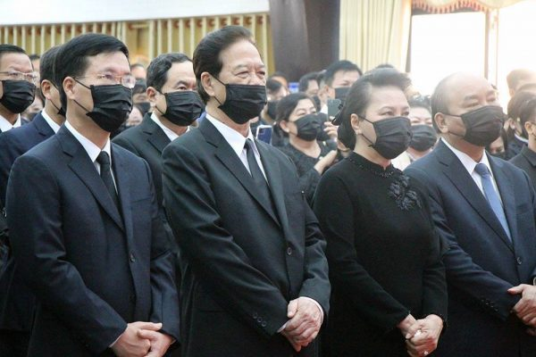 đi đám tang mặc đồ gì