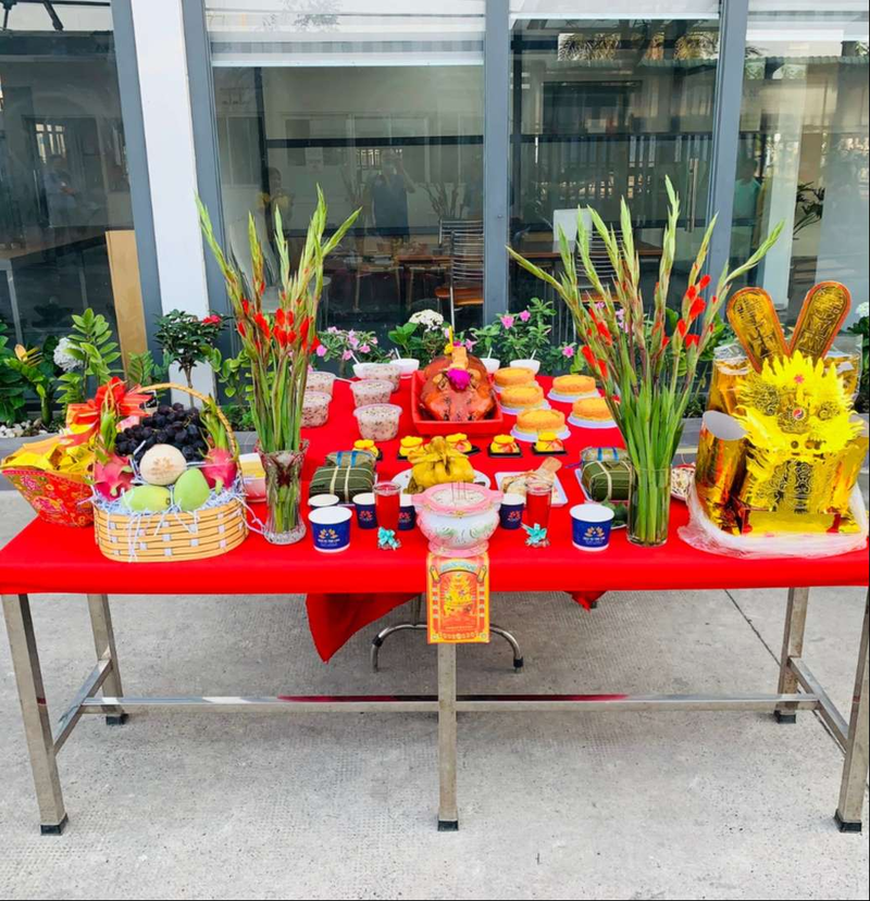 hoa cúng tổ nghề sân khấu